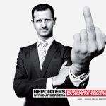 Bashar Al-Assad realiza el gesto de la peineta en el anuncio de Reporteros sin fronteras