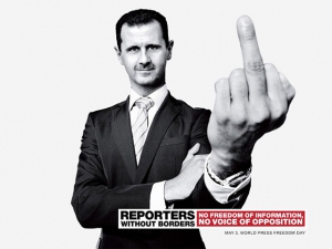 Bashar Al-Assad realiza el gesto de la peineta en el anuncio de Reporteros sin fronteras