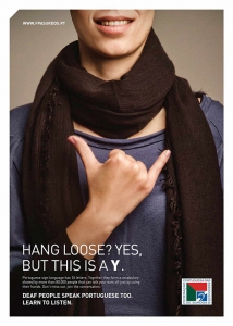 "Hang loose", un gesto emblemático utilizado en la campaña publicitaria de la Federación Portuguesa de Asociaciones de Sordos