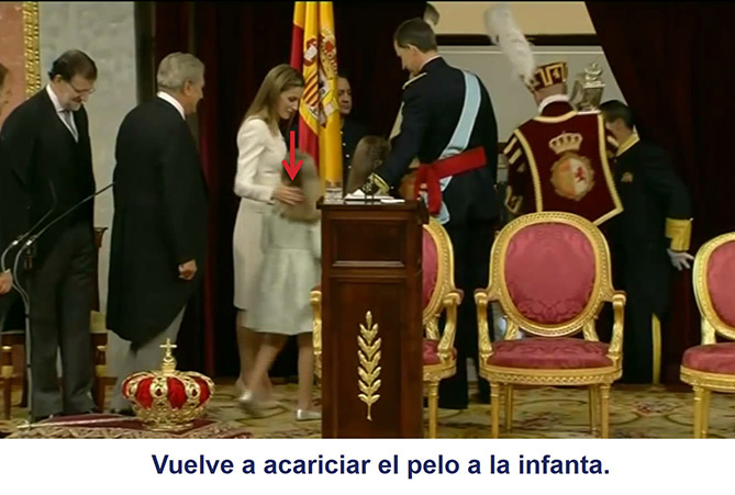 De nuevo, la reina Letizia acaricia el pelo de su hija