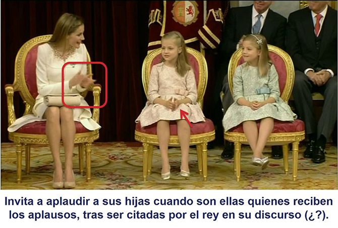 La reina Letizia invita a sus hijas aplaudir, cuando son ellas las que reciben los aplausos